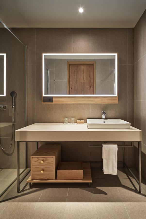Anteroom Hotel